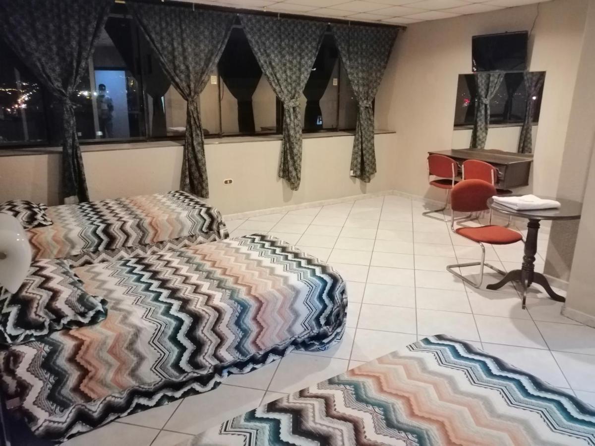Hotel Sol De Oro Гуаякуил Екстериор снимка